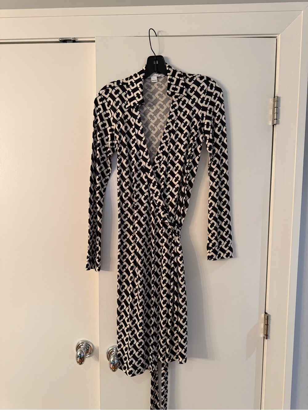 DVF Iconic Chain Link Print Wrap Dress (Size 4) - Picture 1 of 5